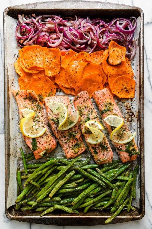 65df9ad3dff0ca5b48b9e2fc_Sheet-Pan-Baked-Salmon-and-Vegetables-baking-sheet-cooked-e1612464569229